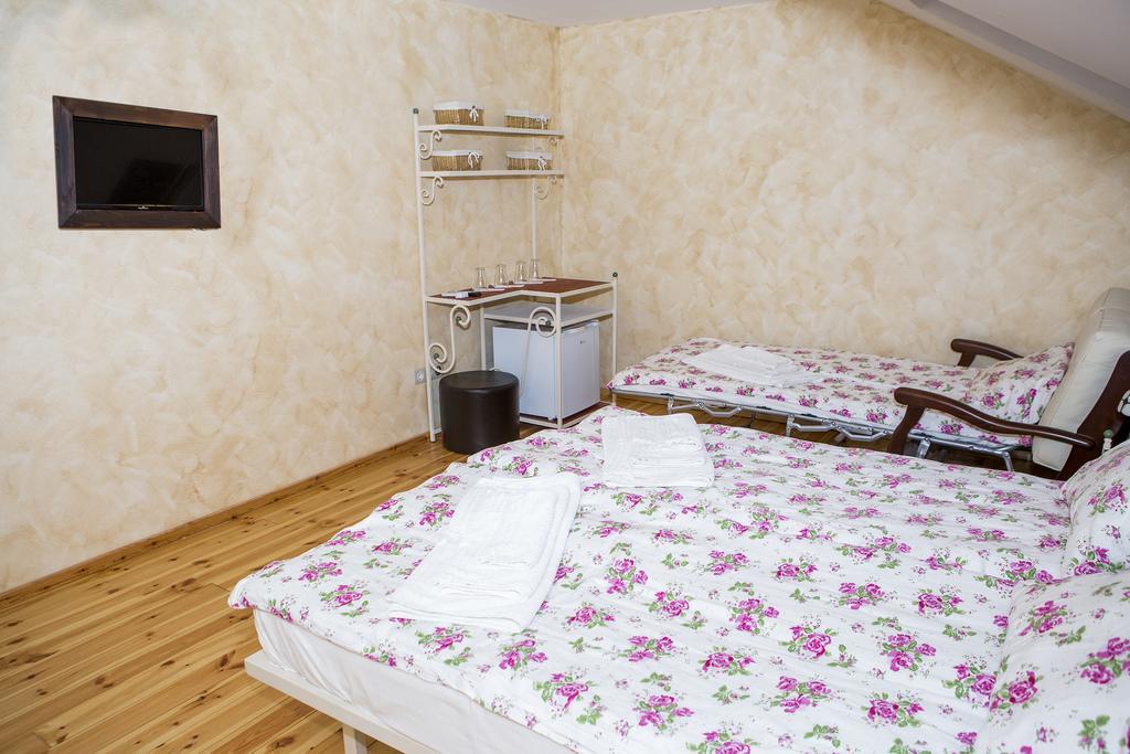 Country Court Bed & Breakfast Curteni Exterior photo