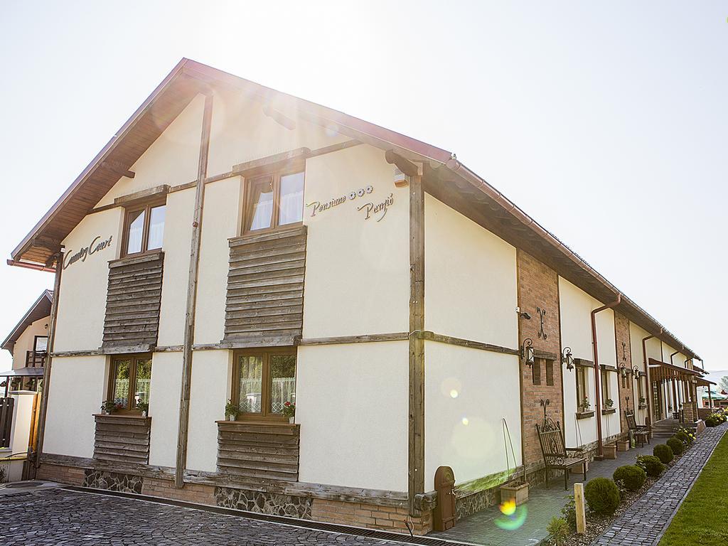 Country Court Bed & Breakfast Curteni Exterior photo